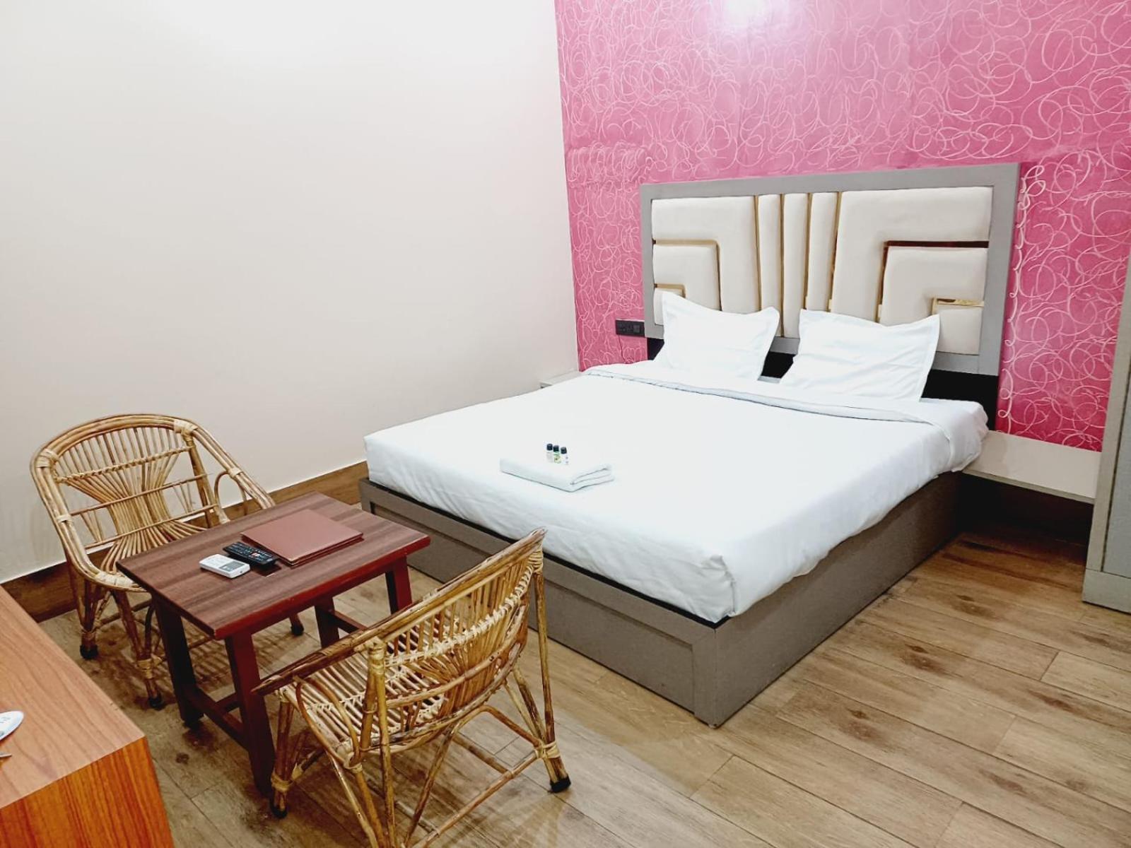 Paradise Home Stay Rani Pokhri Exterior photo